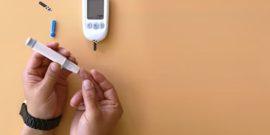 635nm Photobiomodulation therapy decreases free fatty acid generation and release in adipocytes to ameliorate insulin resistance in type 2 diabetes